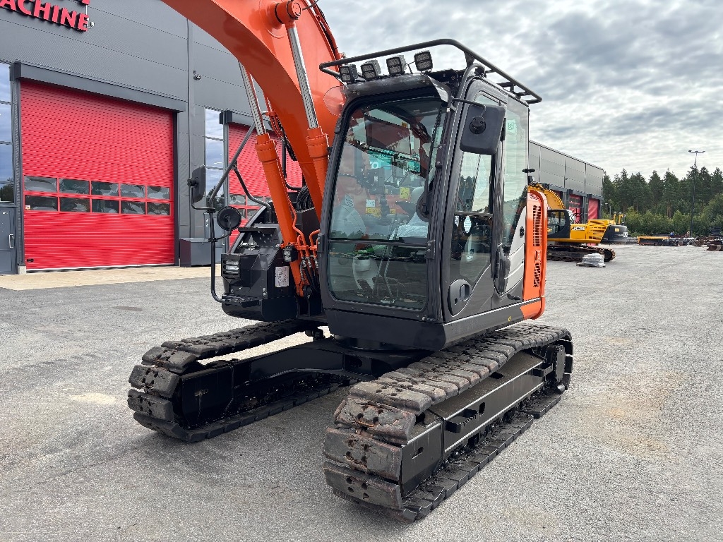 hitachi-zx-135-us-6-pyorittaja,0189f00e