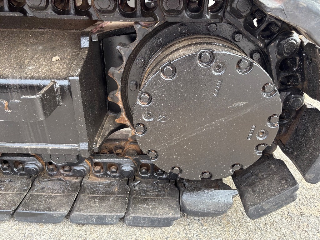 hitachi-zx-135-us-6-pyorittaja,0a2bc362