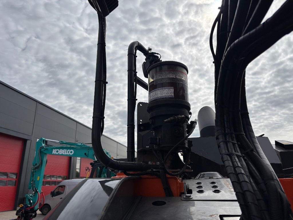 hitachi-zx-135-us-6-pyorittaja,37bd4b6f