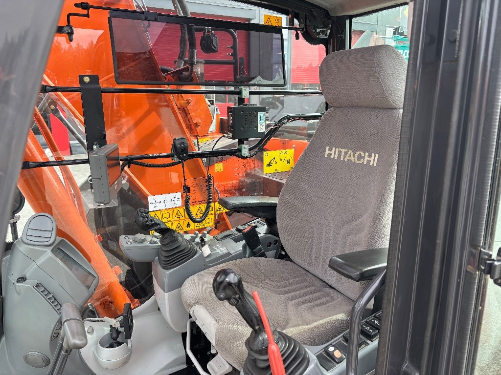 hitachi-zx-135-us-6-pyorittaja,3f9d441e