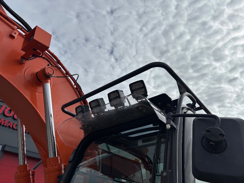 hitachi-zx-135-us-6-pyorittaja,490c0e41
