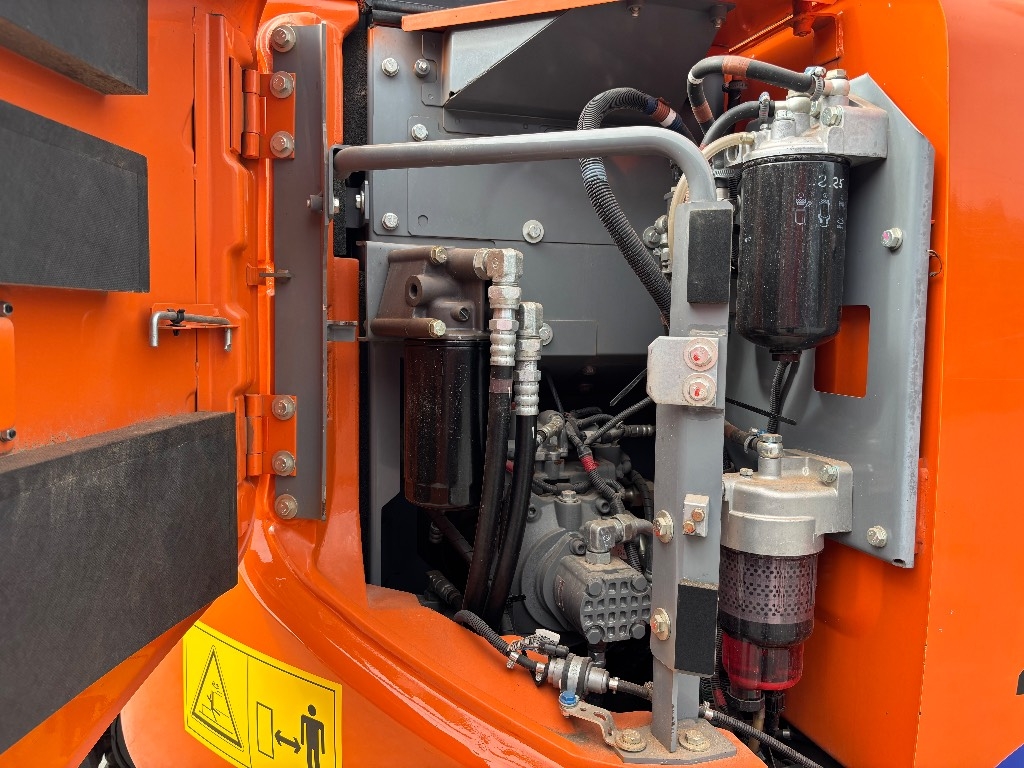 hitachi-zx-135-us-6-pyorittaja,7f96d0db