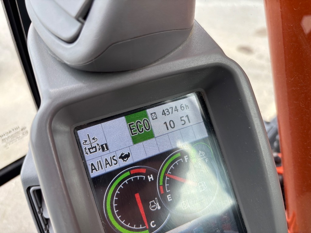 hitachi-zx-135-us-6-pyorittaja,831645d4