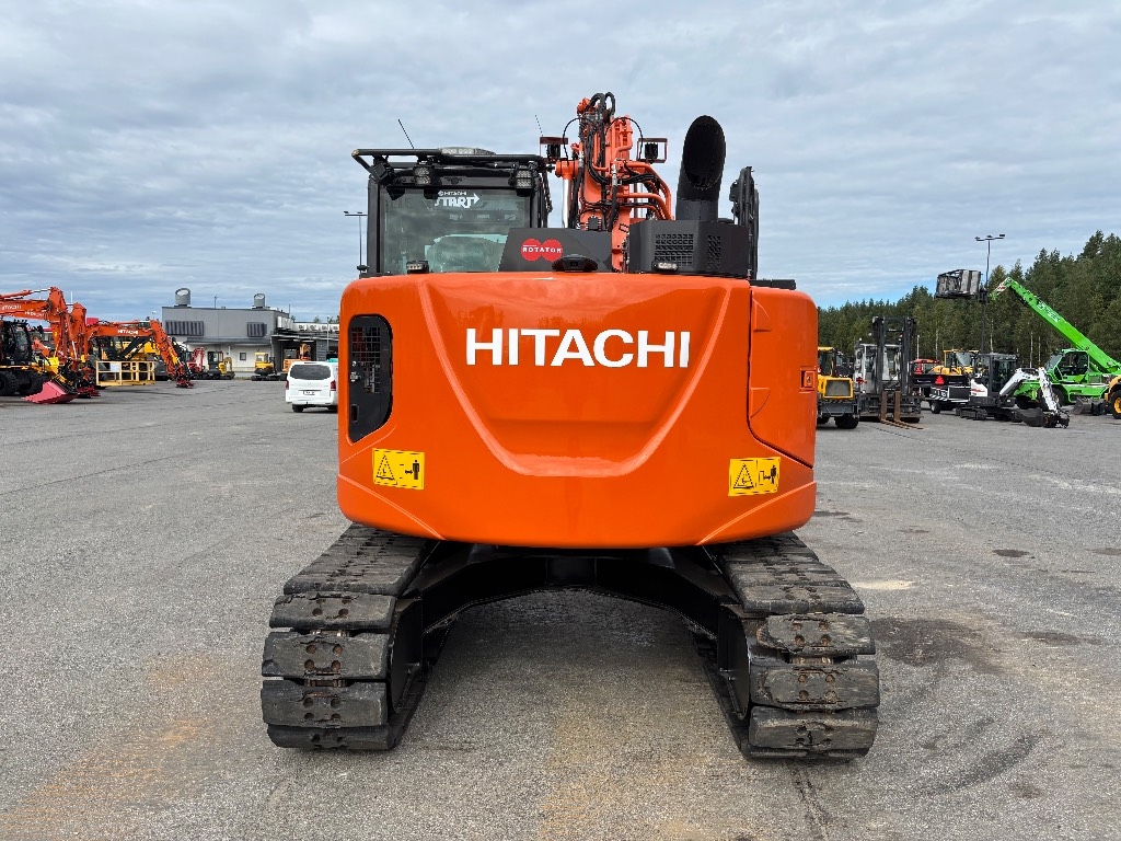 hitachi-zx-135-us-6-pyorittaja,8fa98f49