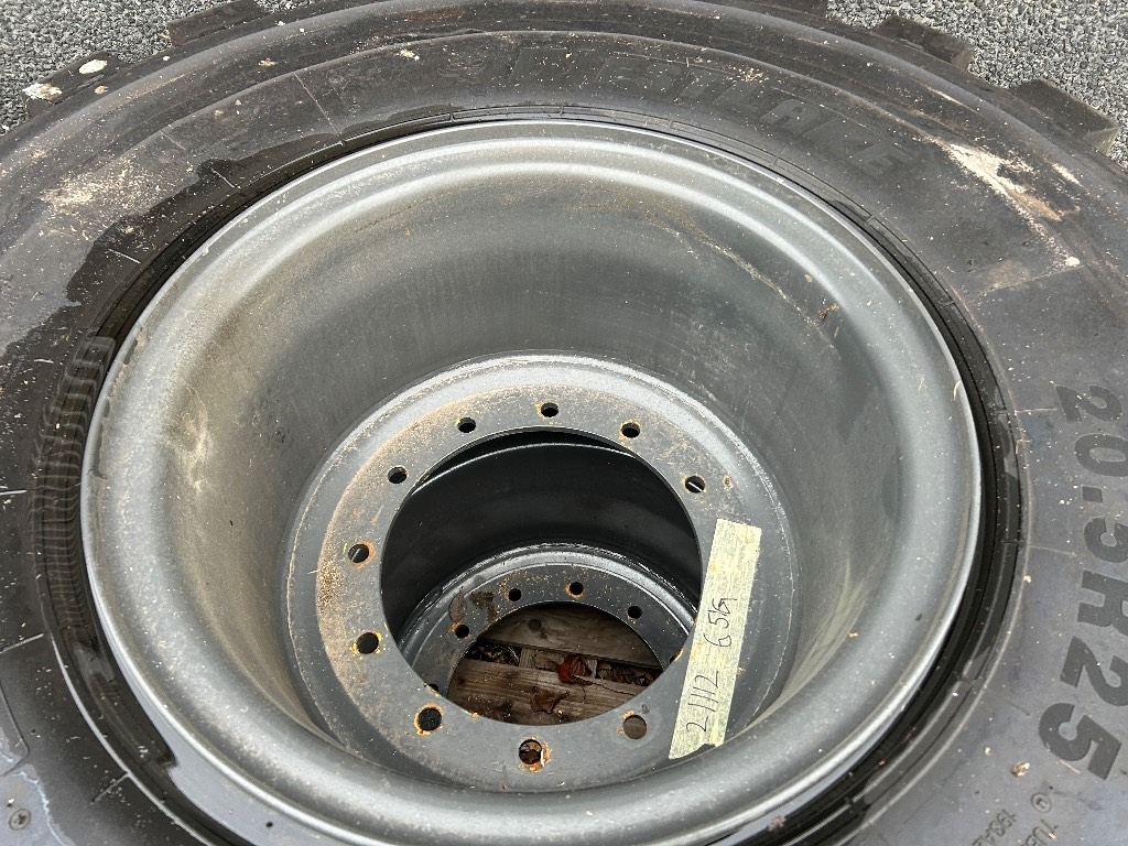 [Other] Westlake 20.5R 25 L5