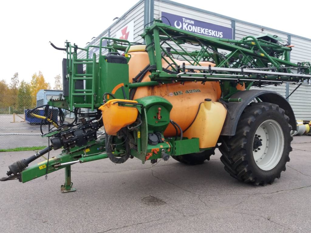 amazone-ux-4200-hinattavat-ruiskut-maatalous-turun-konekeskus
