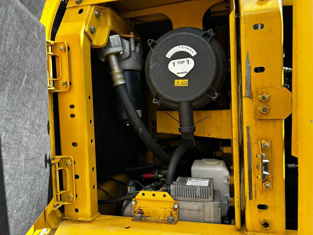 komatsu-pc-210lc-8-kallistuva,37c53ba9