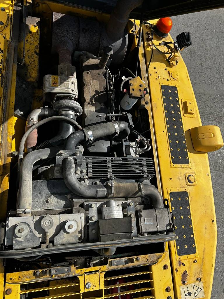 komatsu-pc-210lc-8-kallistuva,75013a7e