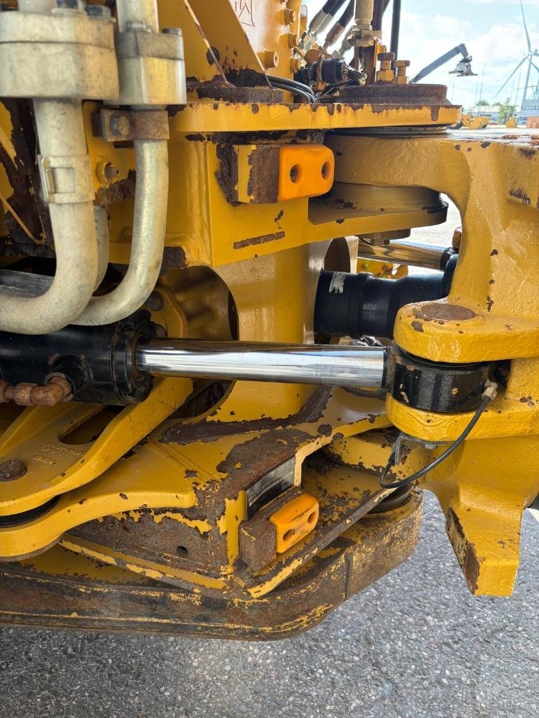 CAT 745 C (CE /Low Hours)