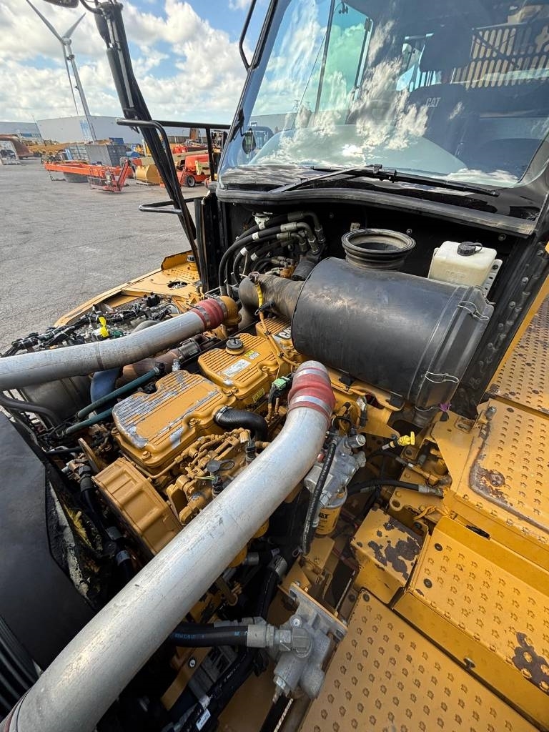 CAT 745 C (CE /Low Hours)