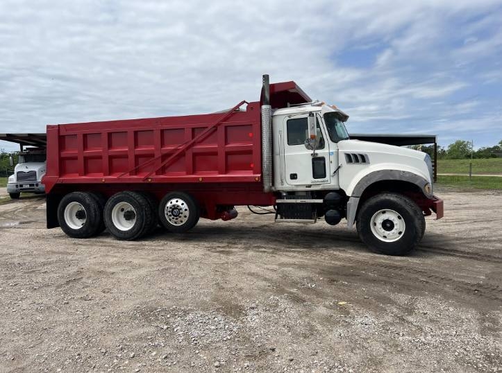 Mack Granite GU 713