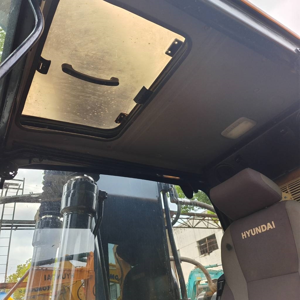 2023 Hyundai 220LC-9S-44413870