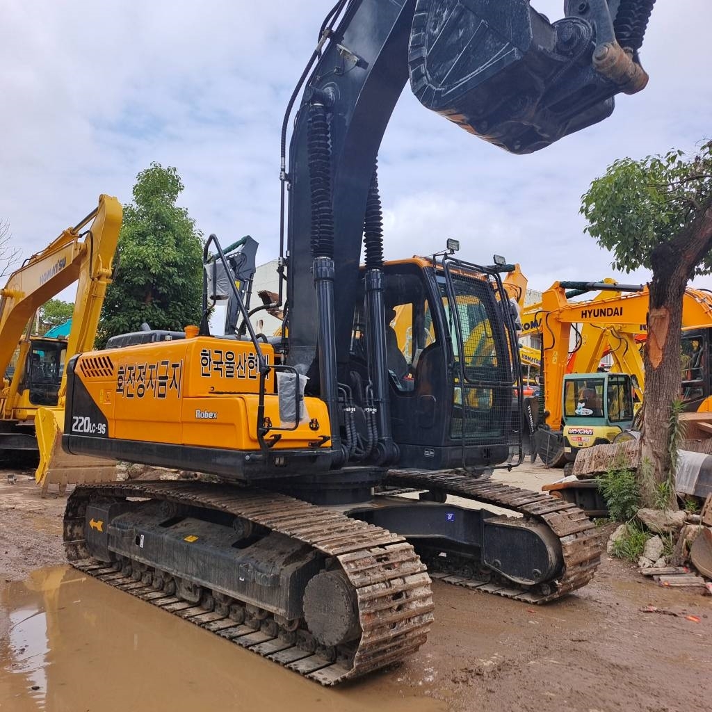 2023 Hyundai 220LC-9S-44413867