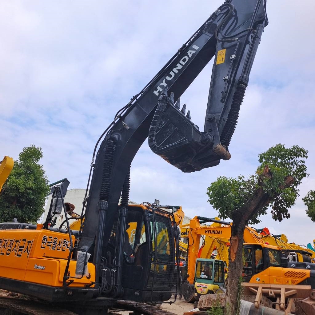 2023 Hyundai 220LC-9S-44413868