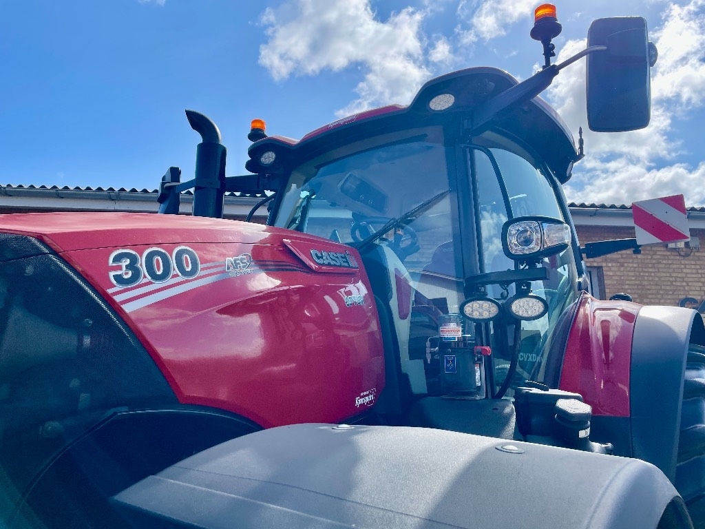 Case IH OPTUM 300 CVX