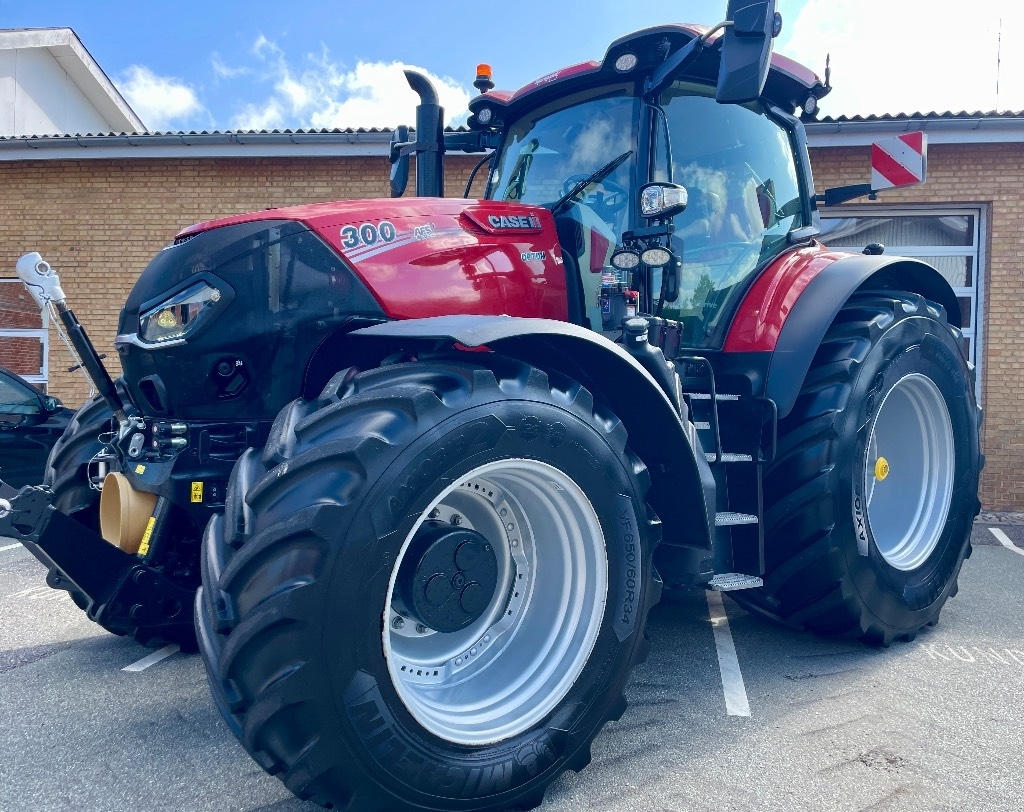 Case IH OPTUM 300 CVX