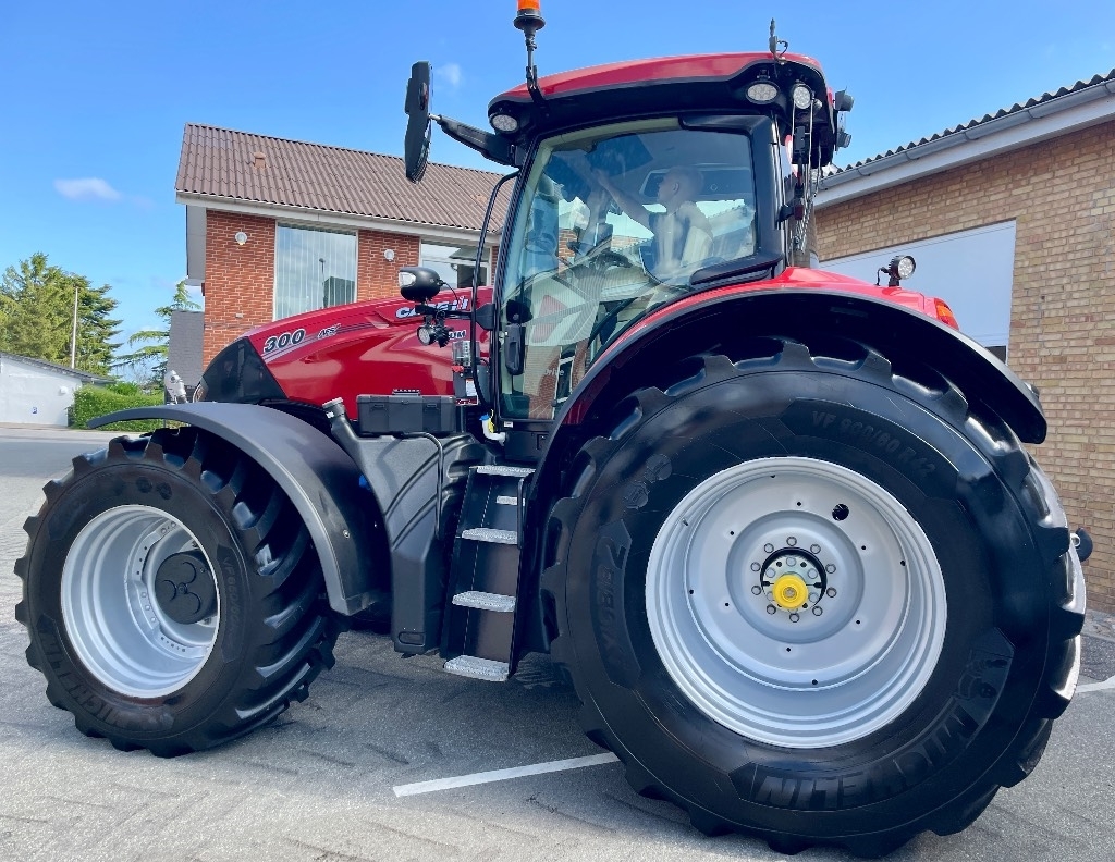 Case IH OPTUM 300 CVX