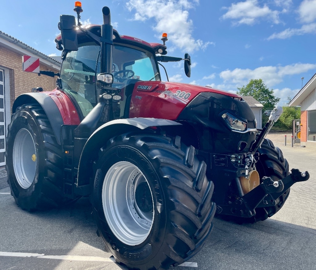 Case IH OPTUM 300 CVX