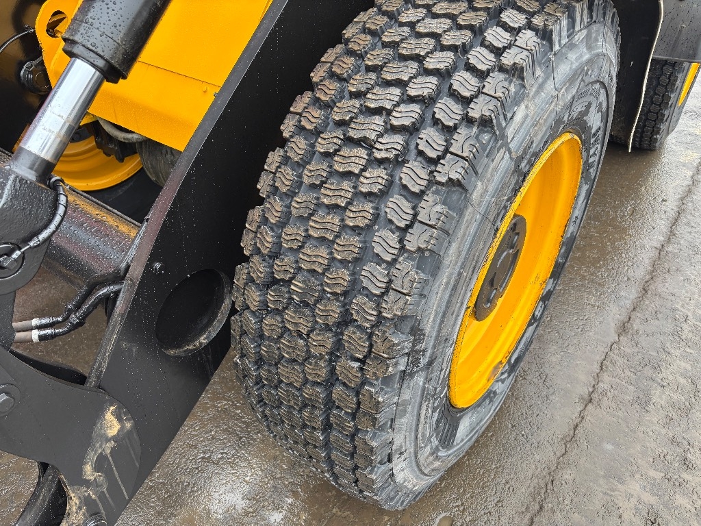 jcb-412-s-agri-uudet-renkaat-k,7d8824c5