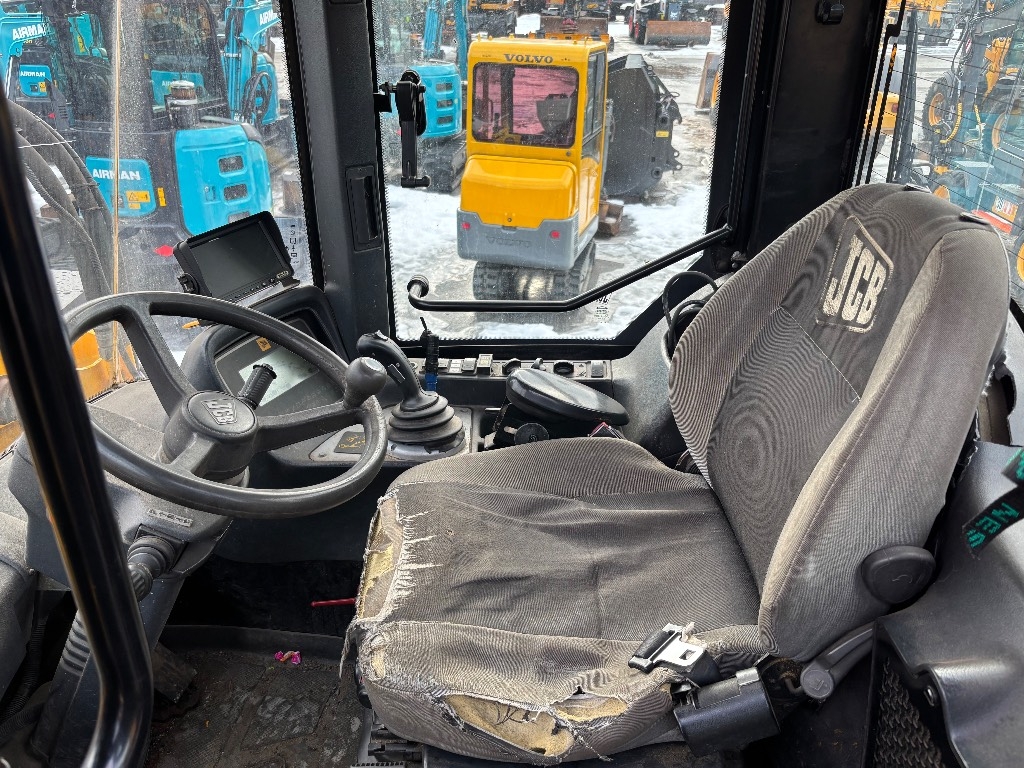 jcb-412-s-agri-uudet-renkaat-k,fc8ca524