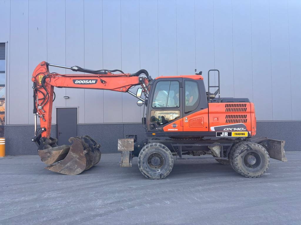 Doosan DX 140 W-5 (3 Buckets)