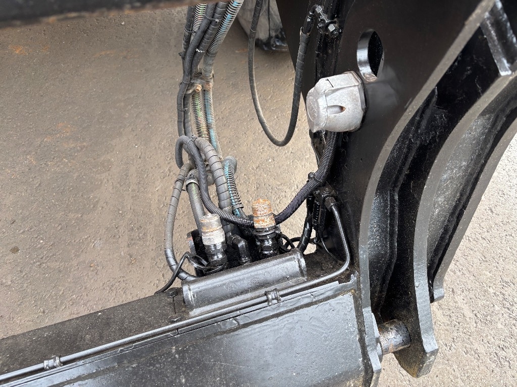jcb-413-liitin-rasvari-4-as-hy,3978ac54