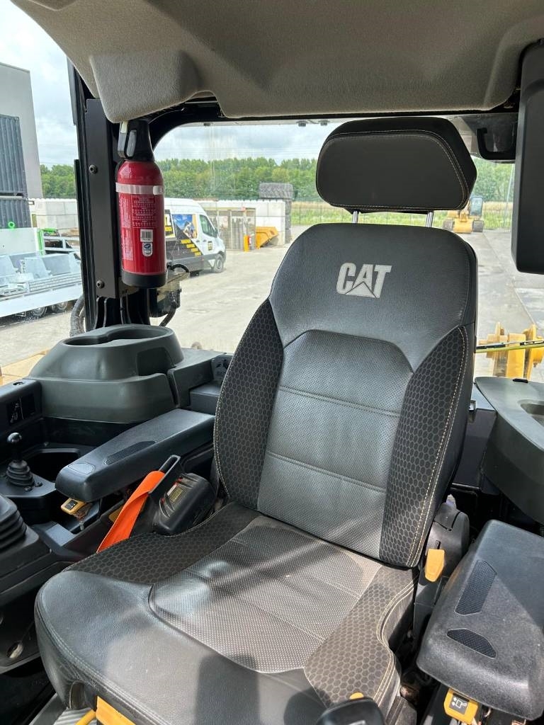 CAT D 6 XL (LOW HOURS - CE CERTIFIED)