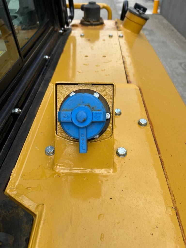 CAT D 6 XL (LOW HOURS - CE CERTIFIED)