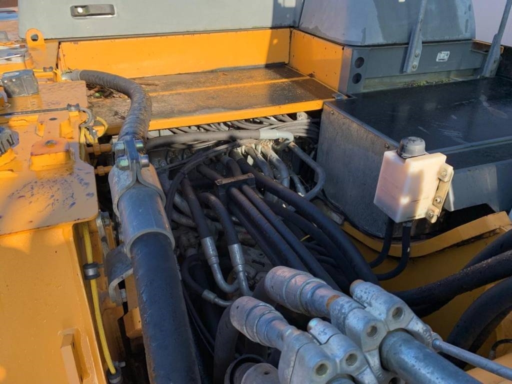 Liebherr R 946 LC