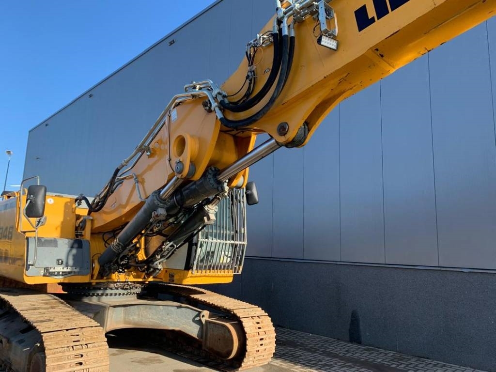 Liebherr R 946 LC
