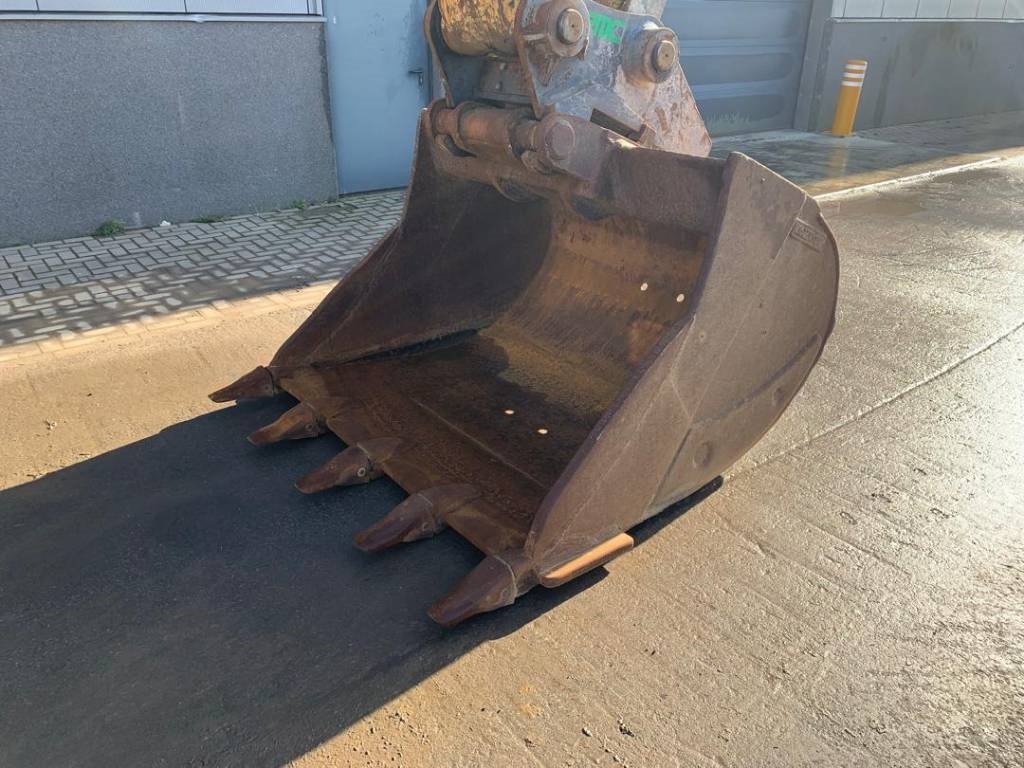Liebherr R 946 LC