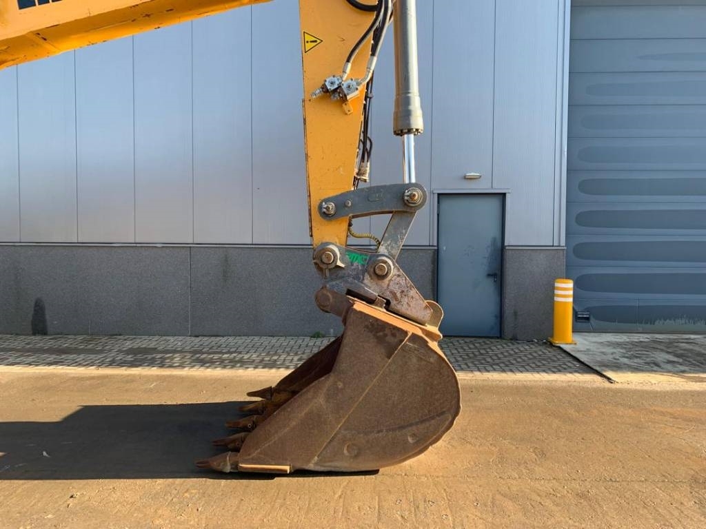 Liebherr R 946 LC