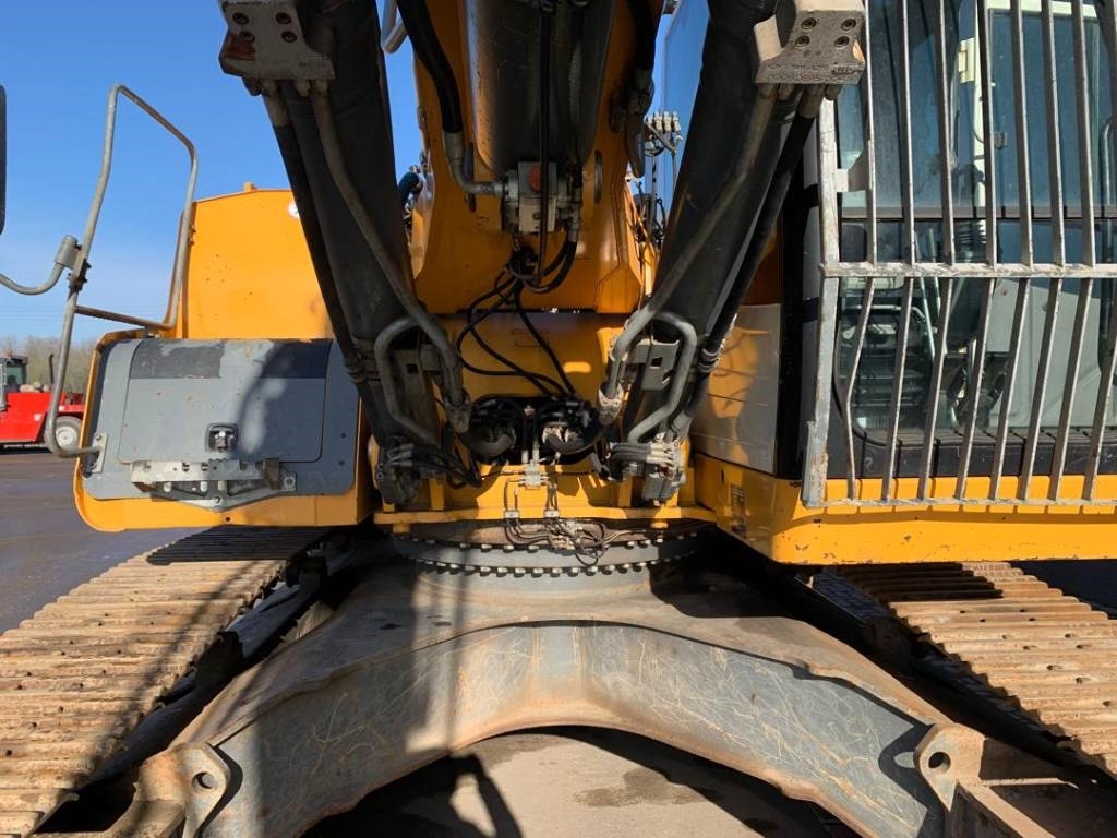 Liebherr R 946 LC