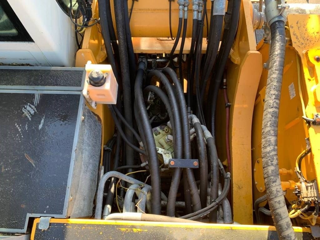 Liebherr R 946 LC