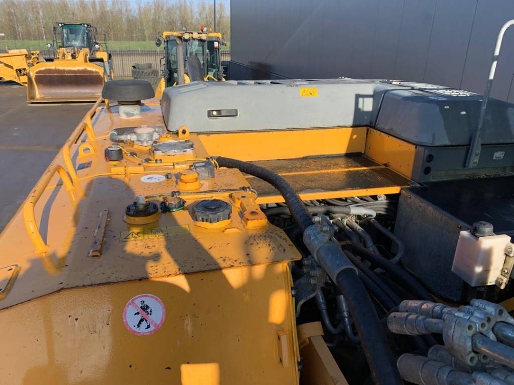 Liebherr R 946 LC