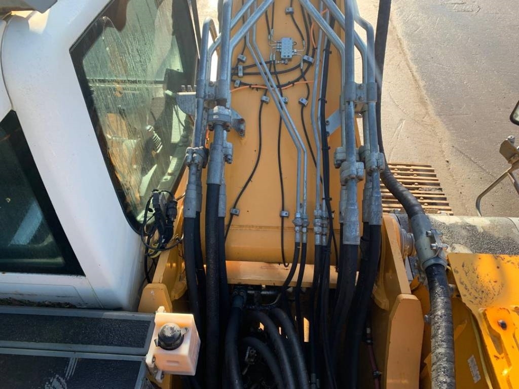 Liebherr R 946 LC
