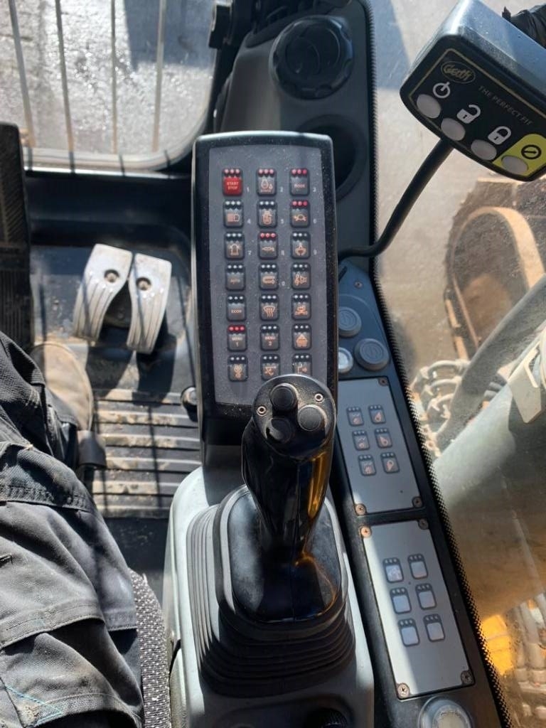 Liebherr R 946 LC