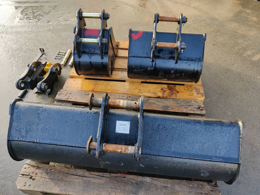 Yanmar Rhinox set of buckets + quick coupler, Backhoes, Construction Equipment