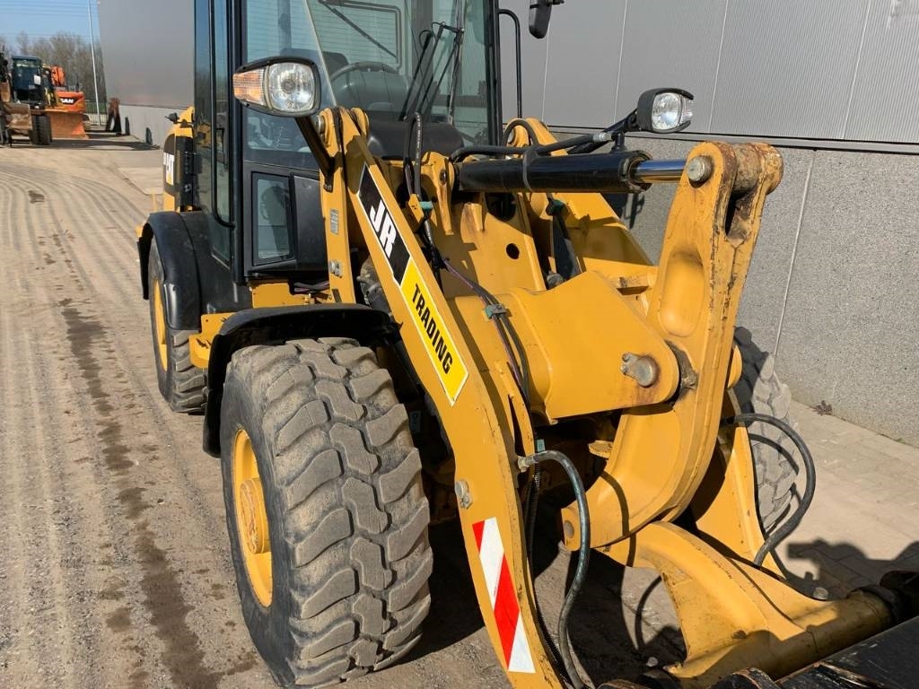 CAT 906