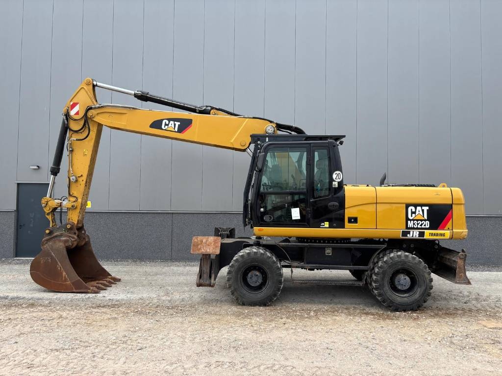 CAT M 322 D