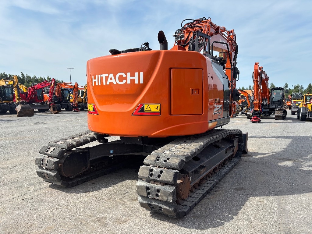 Hitachi ZX 225 USLC-7 - Crawler excavators | Rinta-Jouppi Machine