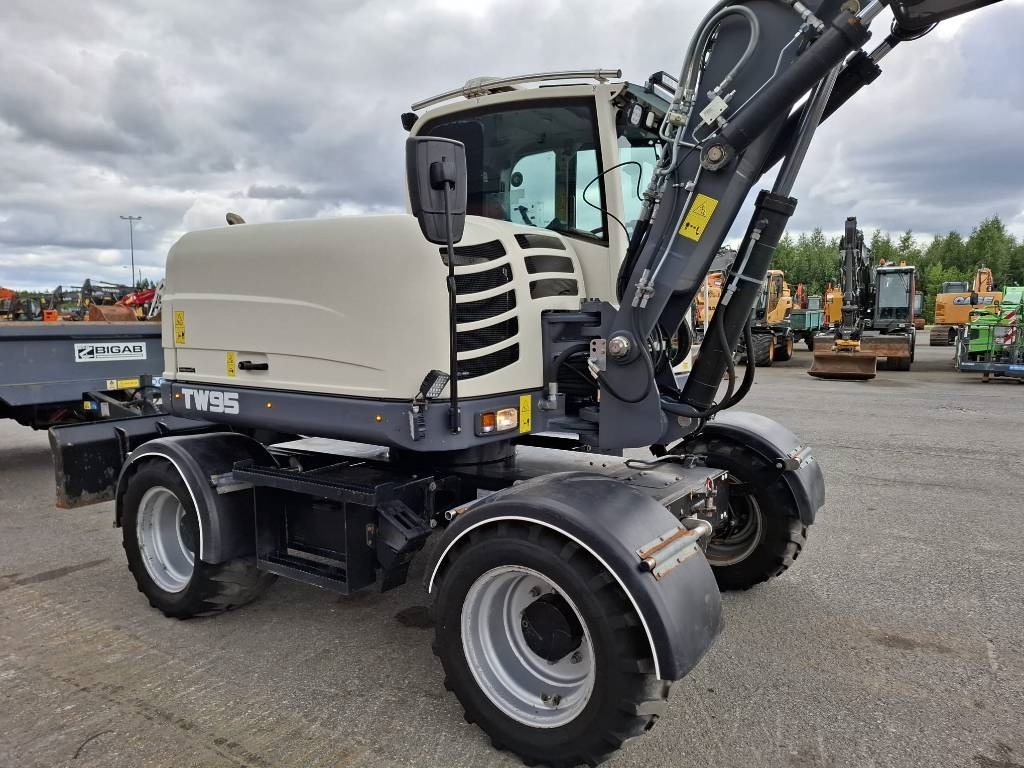 schaeff-tw95-engcon-karry-2-ka,374b09b7