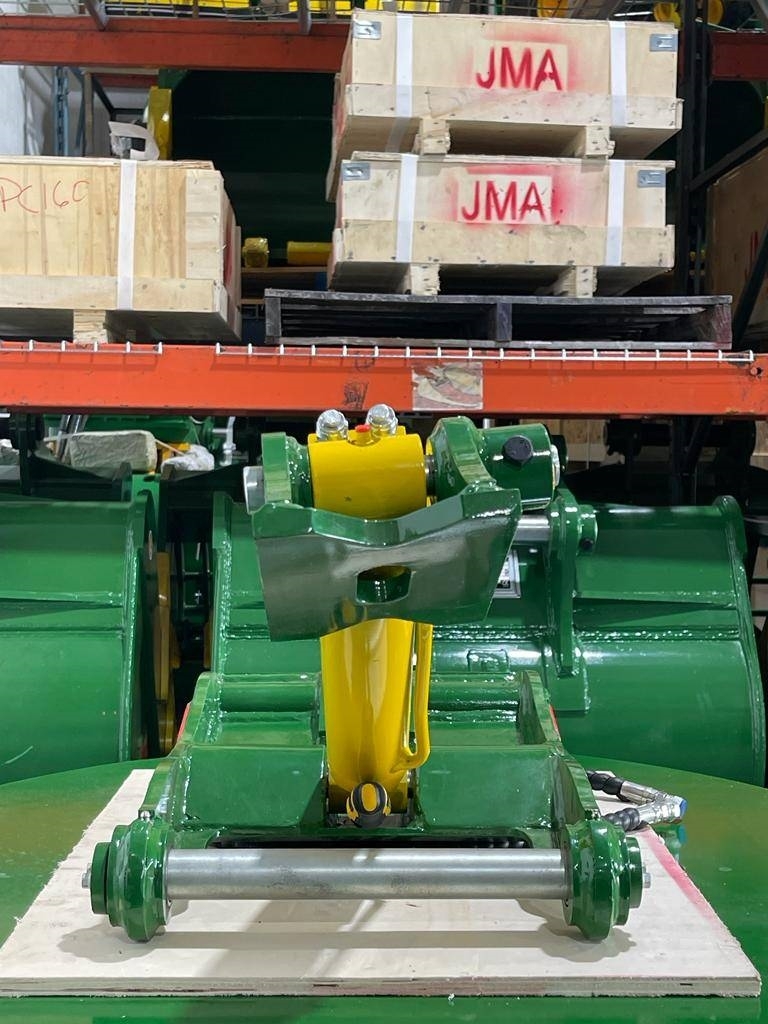 JM Attachments Hydraulic Thumb for Hitachi ZX17-2/ZX17U