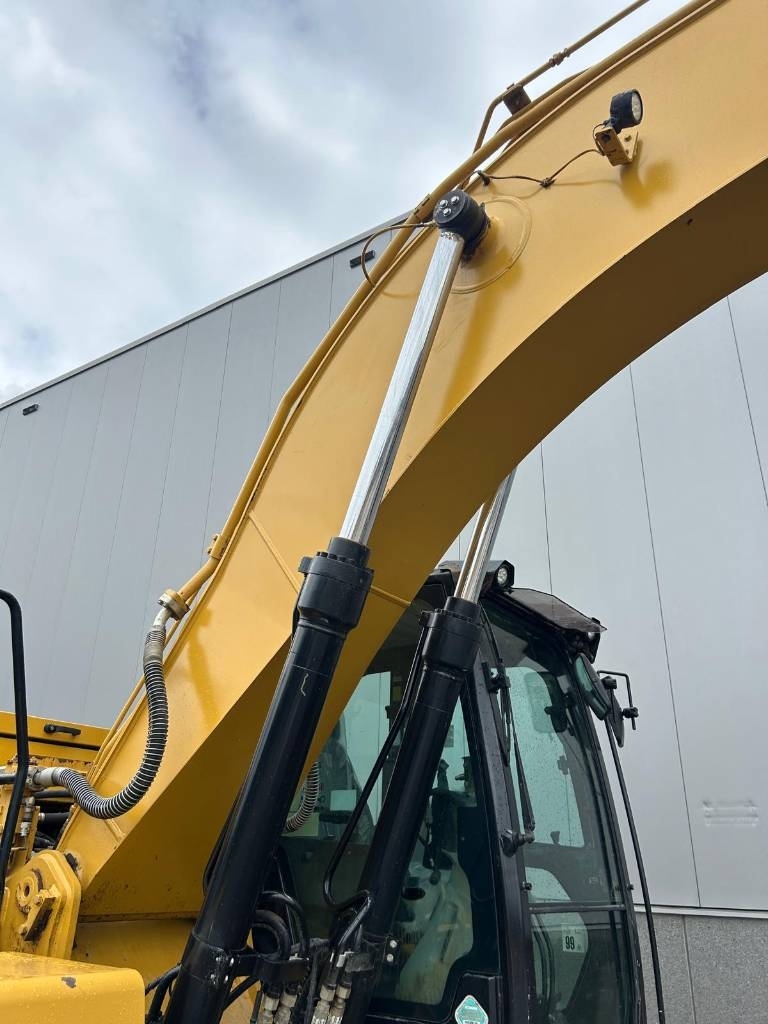 CAT 320