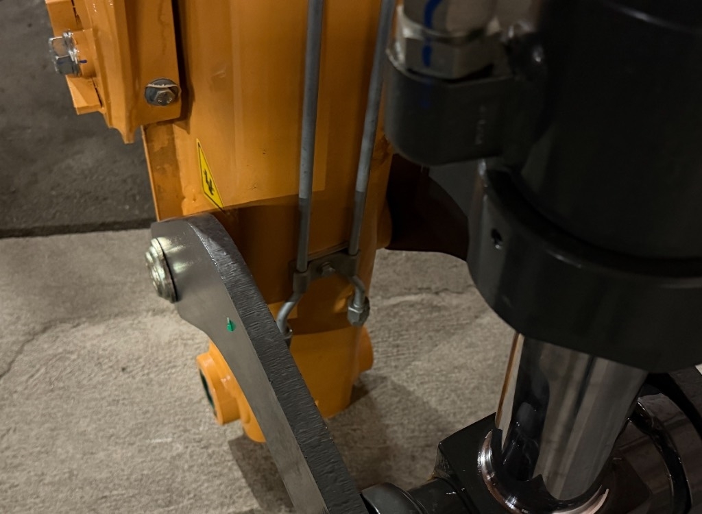 CASE 695 SV In-line arm