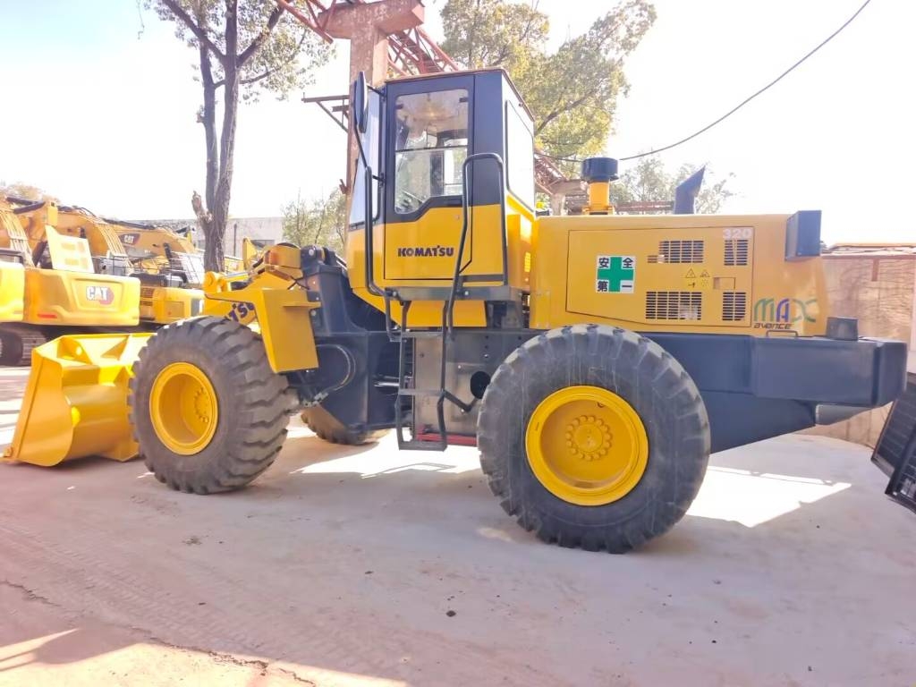 Image de CHARGEUSES SUR PNEUS 2024 Komatsu WA320-3