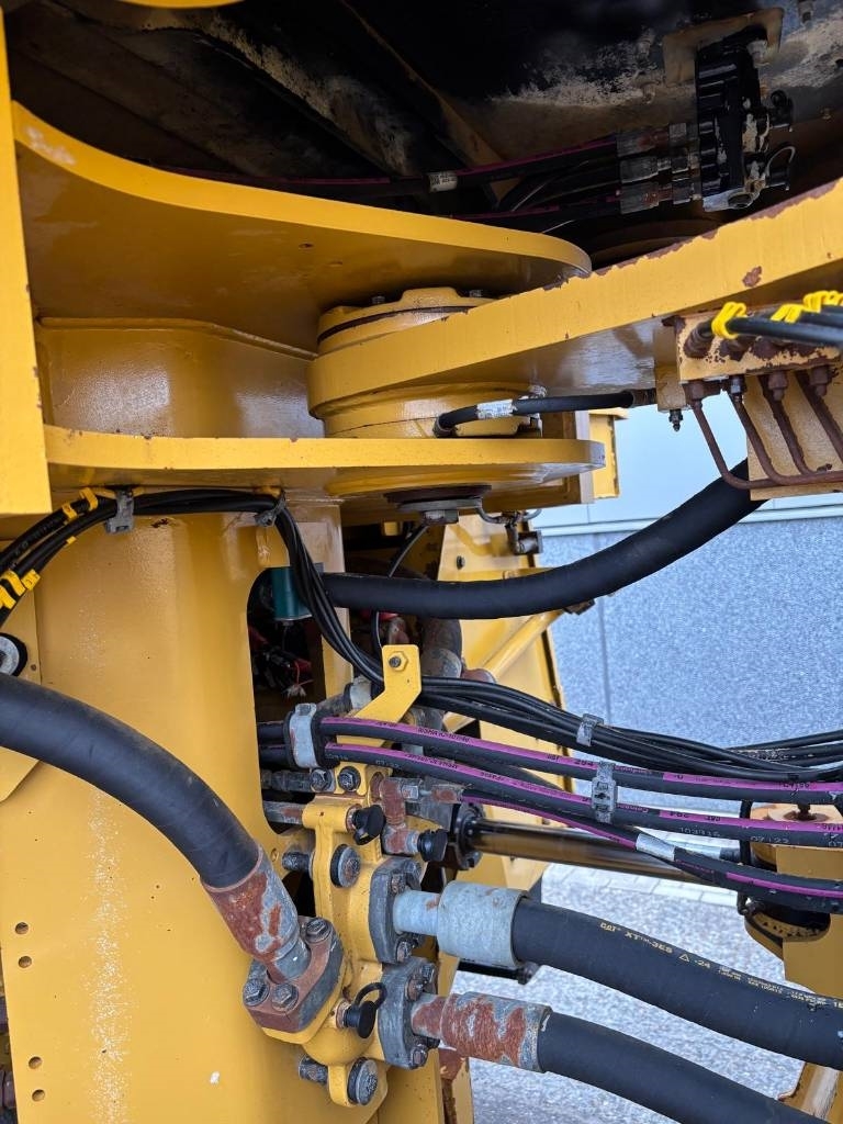 CAT 980