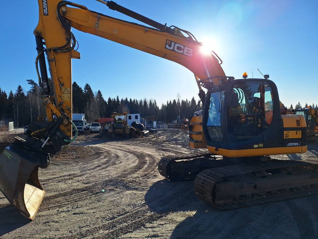 JCB JZ 235 LC