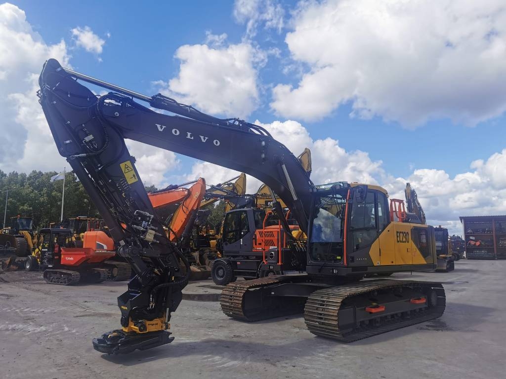 Bandgrävare Volvo EC 230 FL