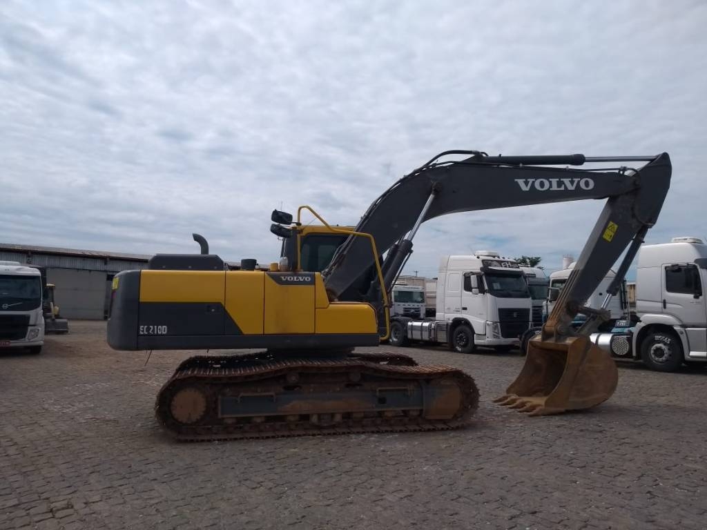 Экскаватор volvo 210